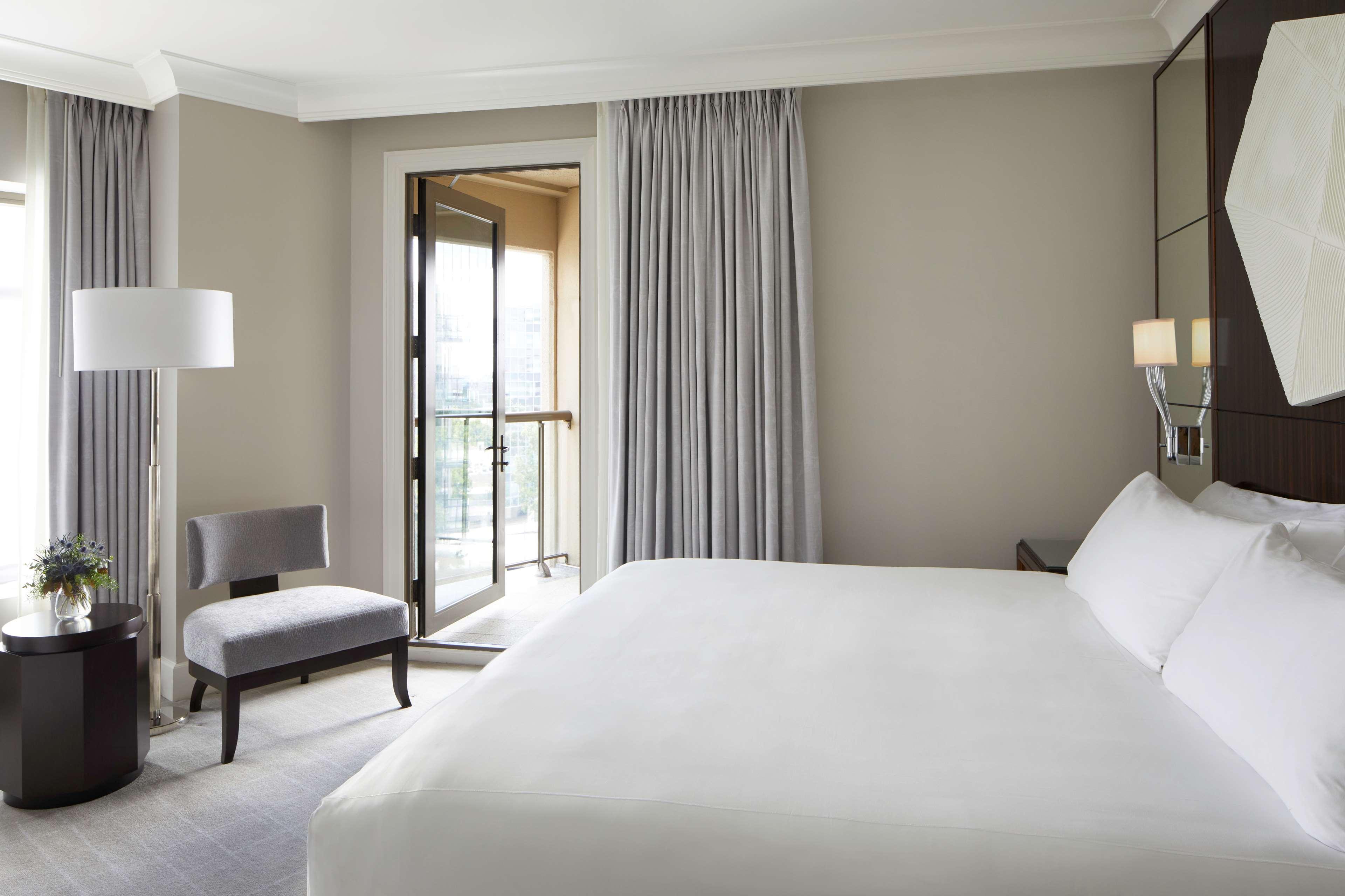 ASTORIA, SUITE, KING BED, 2 TERRACES, KITCHENETTE