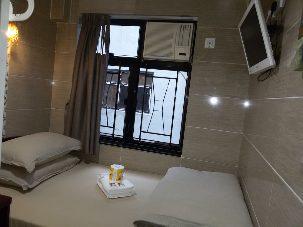 Aashiana Hotel 31/33