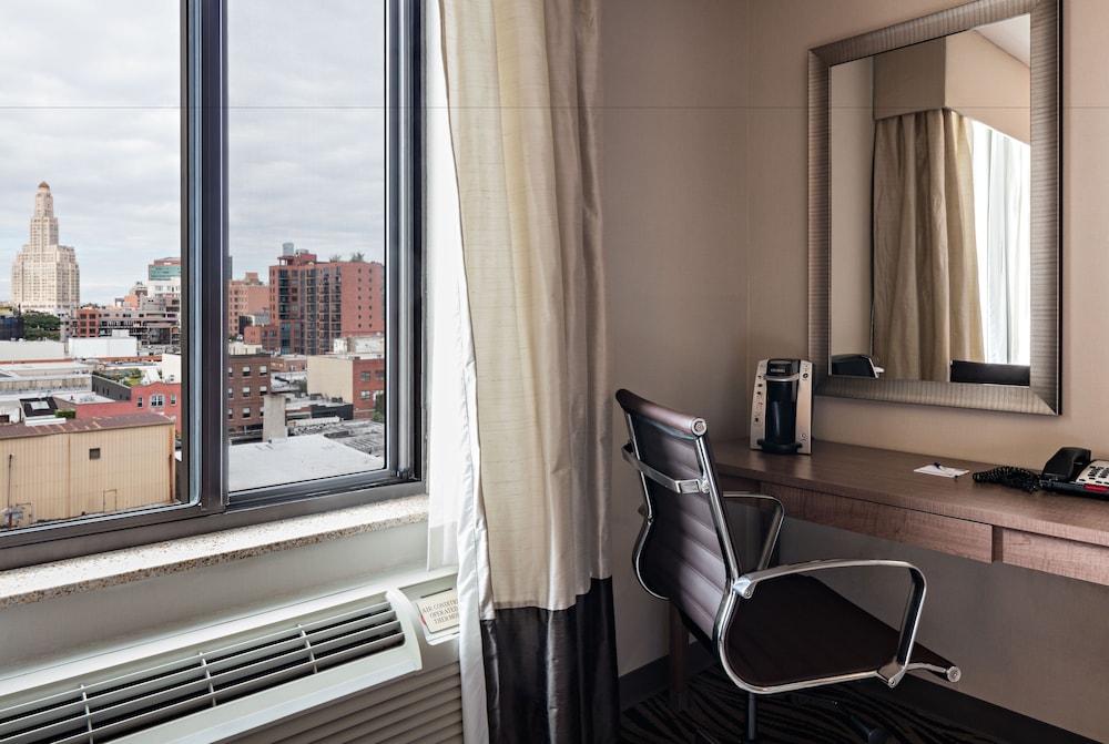Holiday Inn Express Brooklyn 24/29