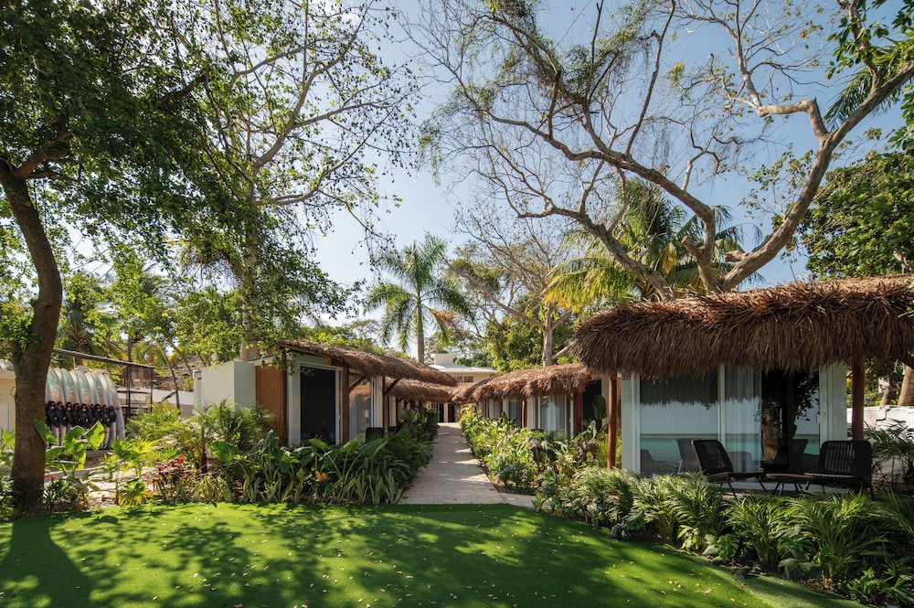 Casa Aakal Lagoon Front 36/44