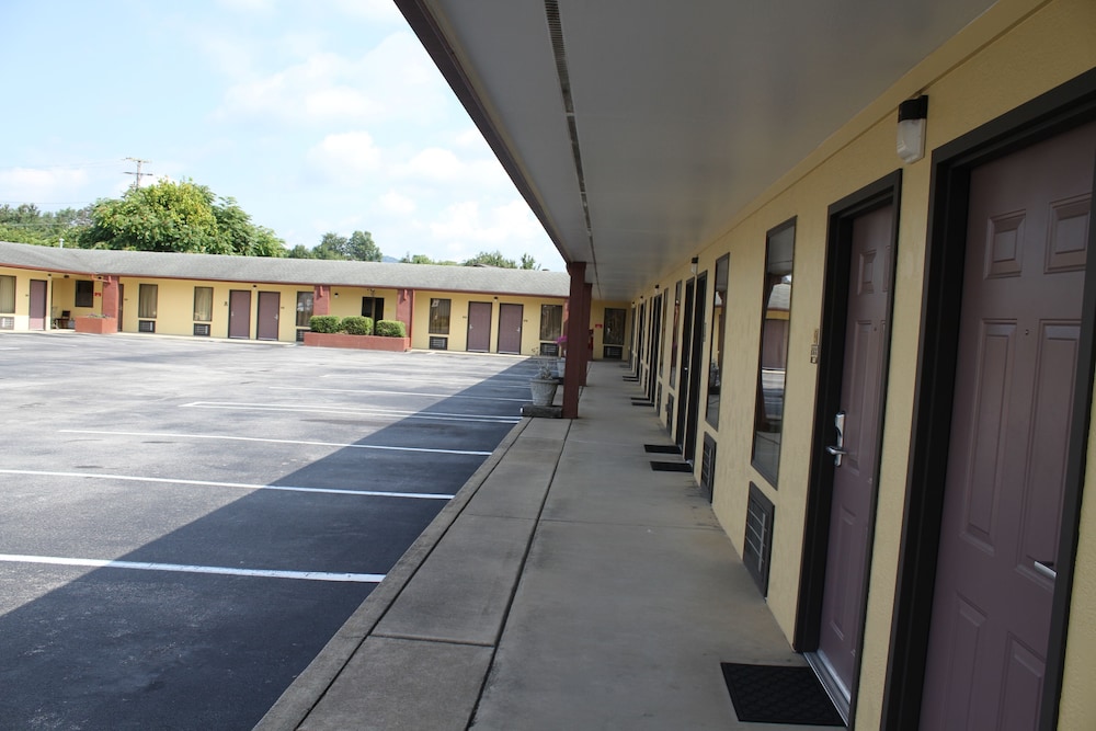 Budget Host Inn 20/24