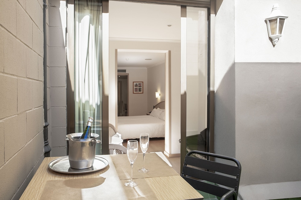 Lleo Hotel 40/40