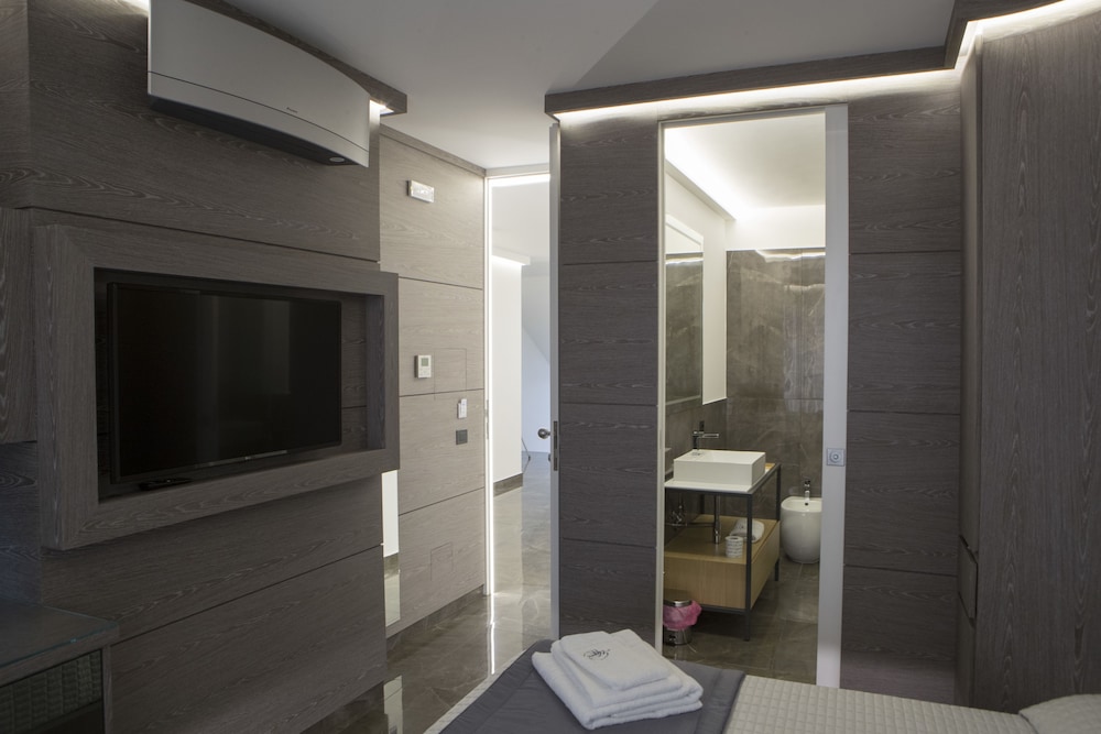 Upper Rooms 50/50