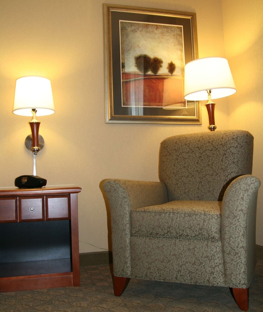Hampton Inn Suites Paducah 39/55
