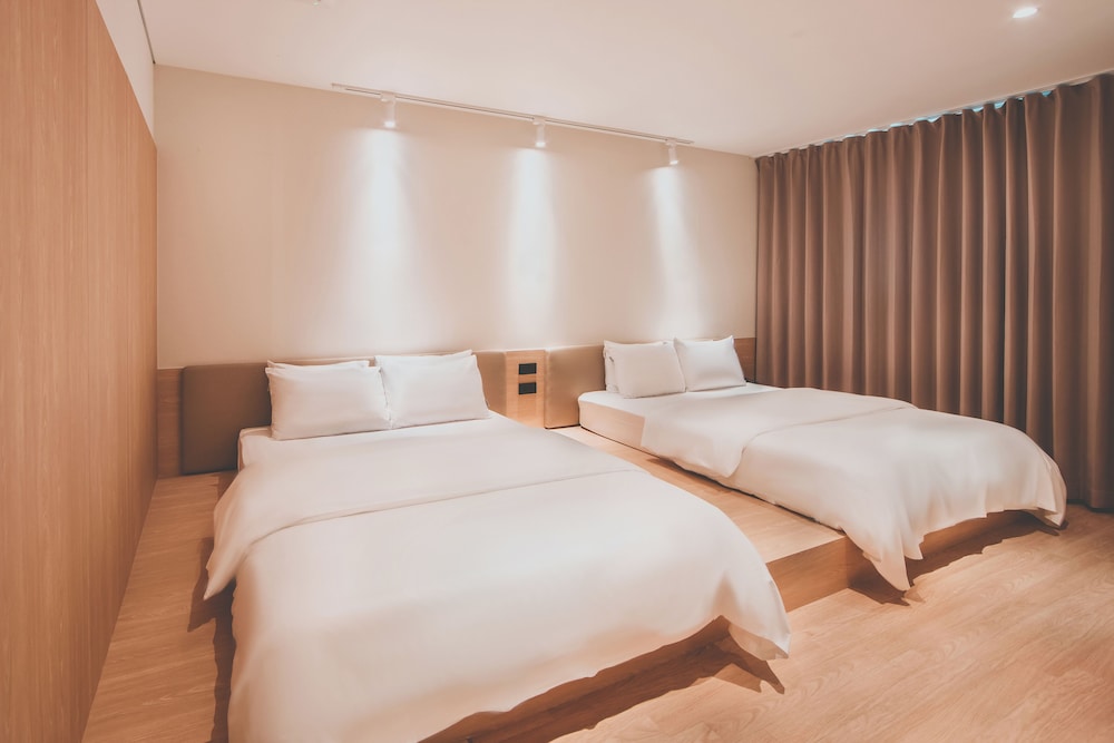 Hotel Insomnia 15/55