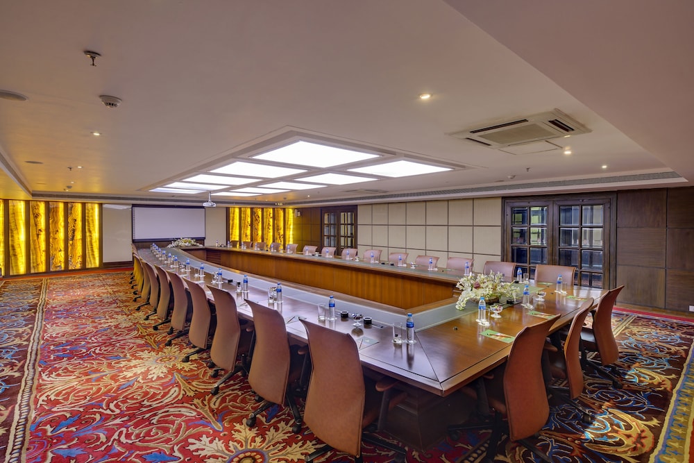 MAYFAIR Convention 24/37