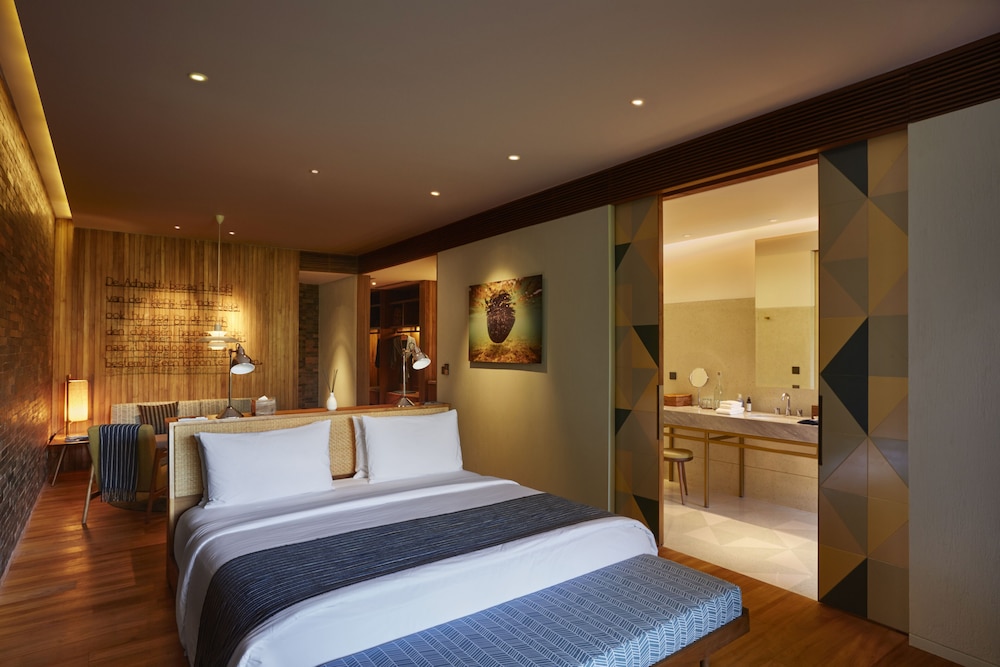 ISLAND, SUITE