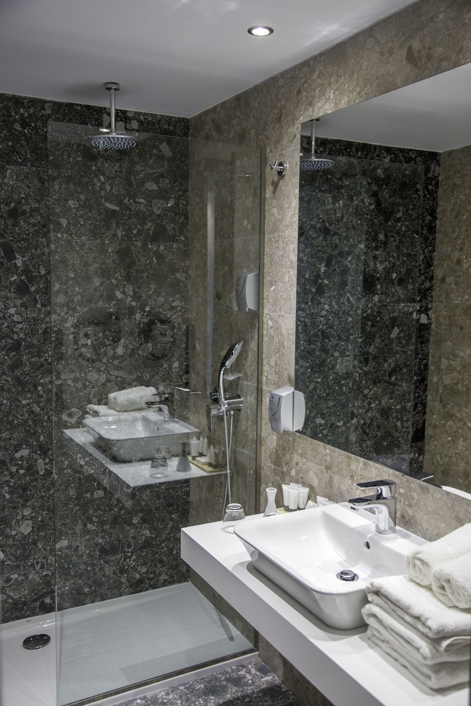 Akti Imperial Hotel & Convention Center Dolce by Wyndham 65/67