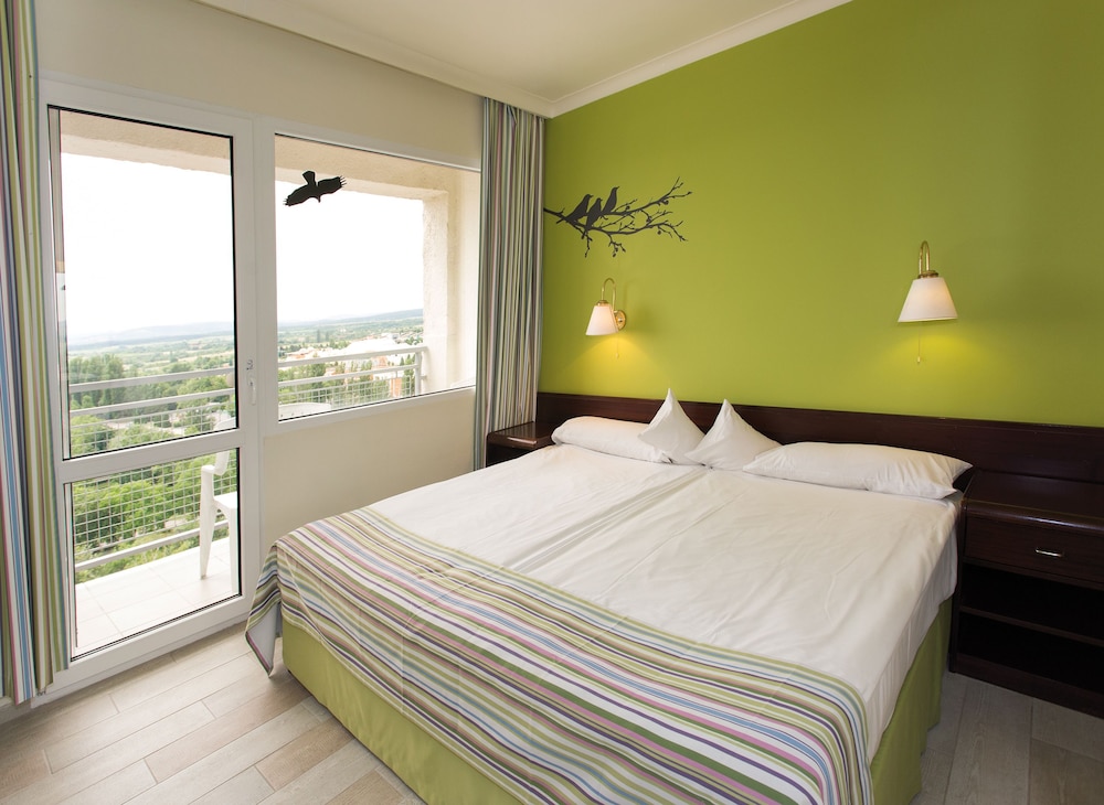 Marina Hotel 14/65