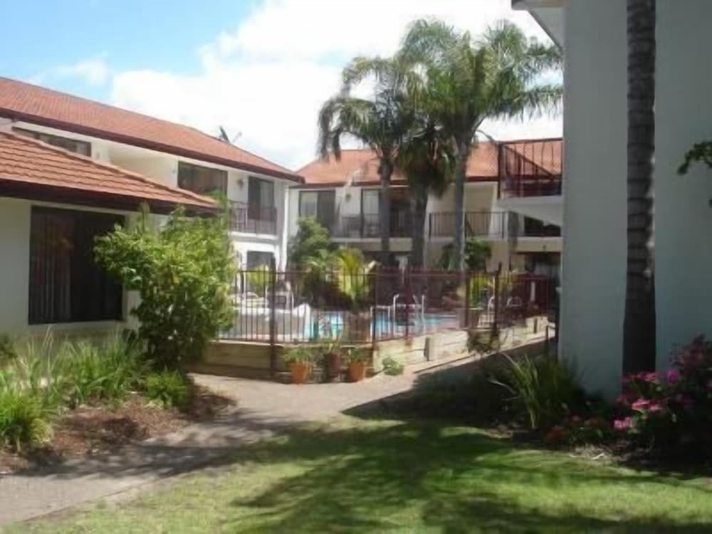 PENINSULAR MERIMBULA APARTMENTS 17/18
