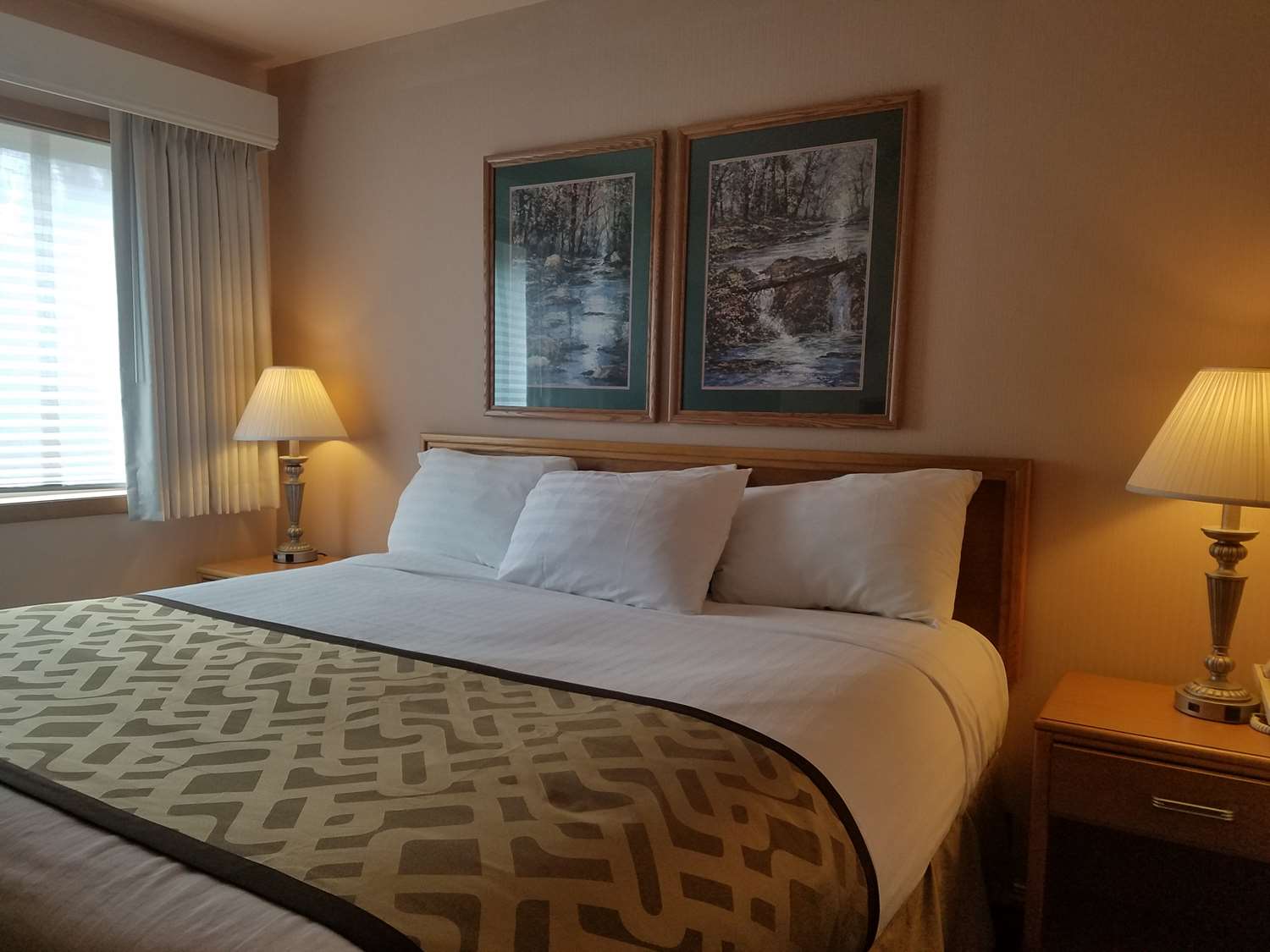 Suite, King Bed, Sofa