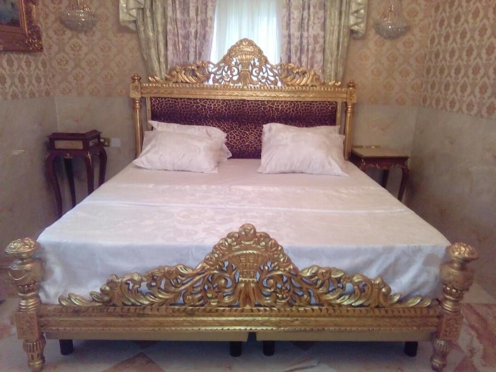 Grand Emperor Hotel 18/40