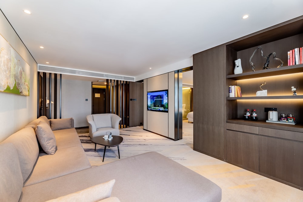 Ramada by Wyndham Bayannur 22/33