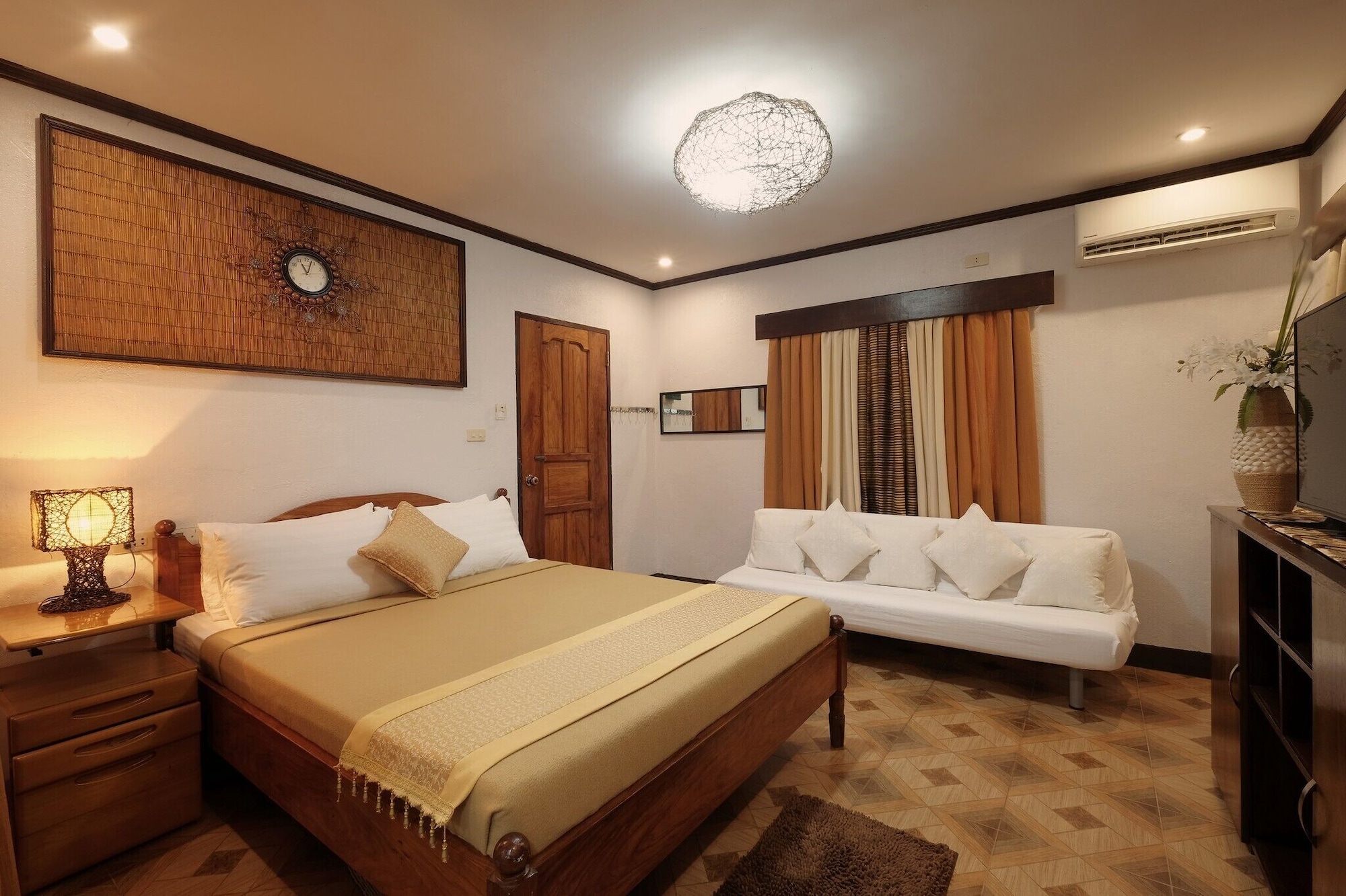 HONEYMOON, KING BED