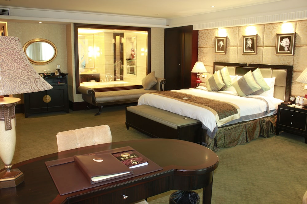 ROYAL MEDITERRANEAN HOTEL 27/47