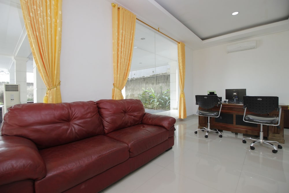 RedDoorz Premium @ Gandaria Jagakarsa 28/35