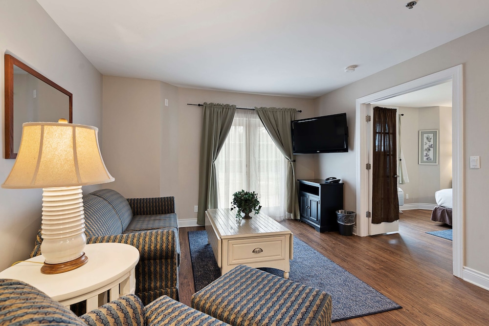 Charlevoix Inn Suites, SureStay Collection by Best Western 33/45