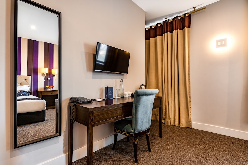 Grand Sapphire Hotel 25/35
