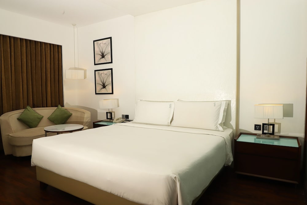 HOLIDAY INN CHANDIGARH PANCHKULA 18/63