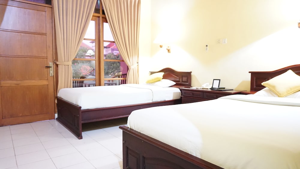 DELUXE, TWIN BEDS