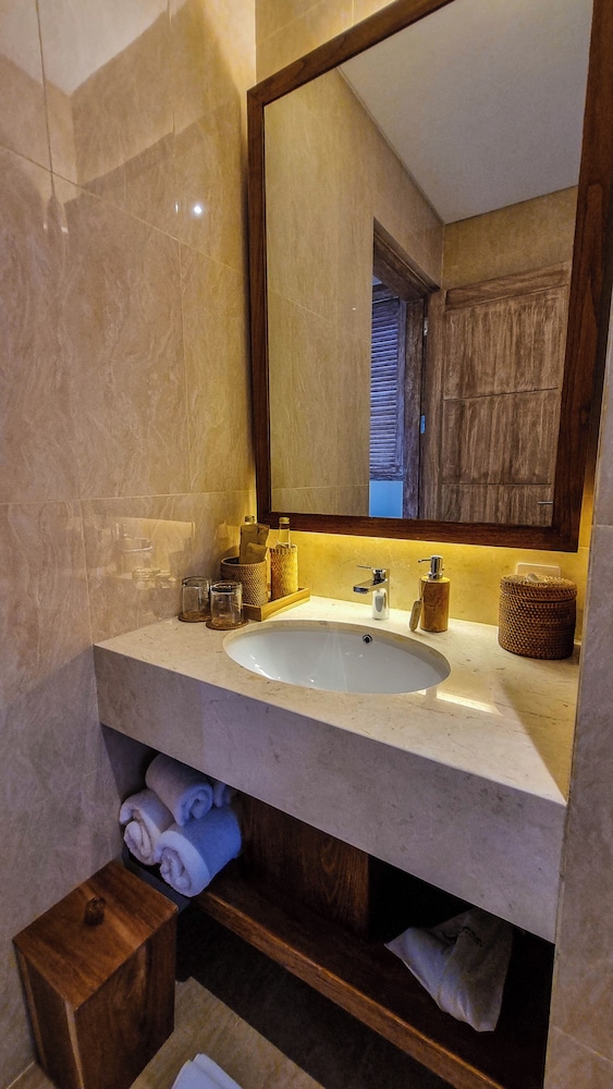 Kahayana Suites 46/47