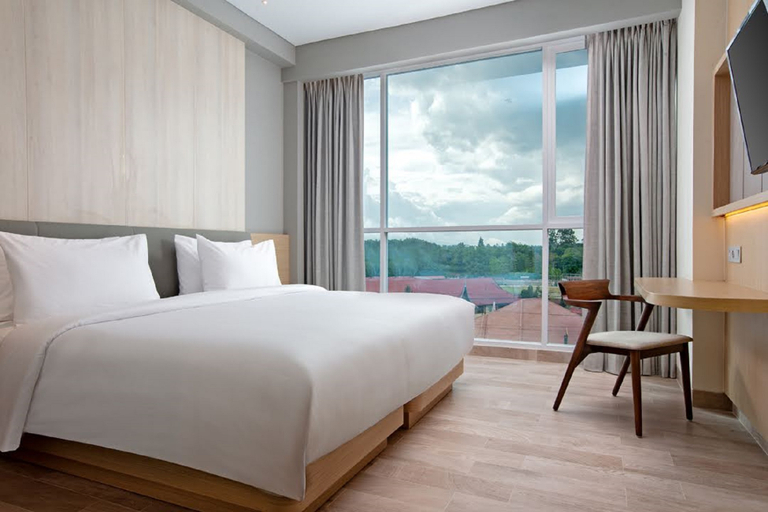 Deluxe Hollywood