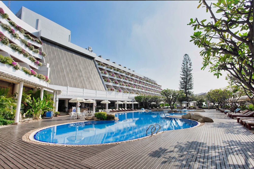 The Cha Am Methavalai Hotel 8/65