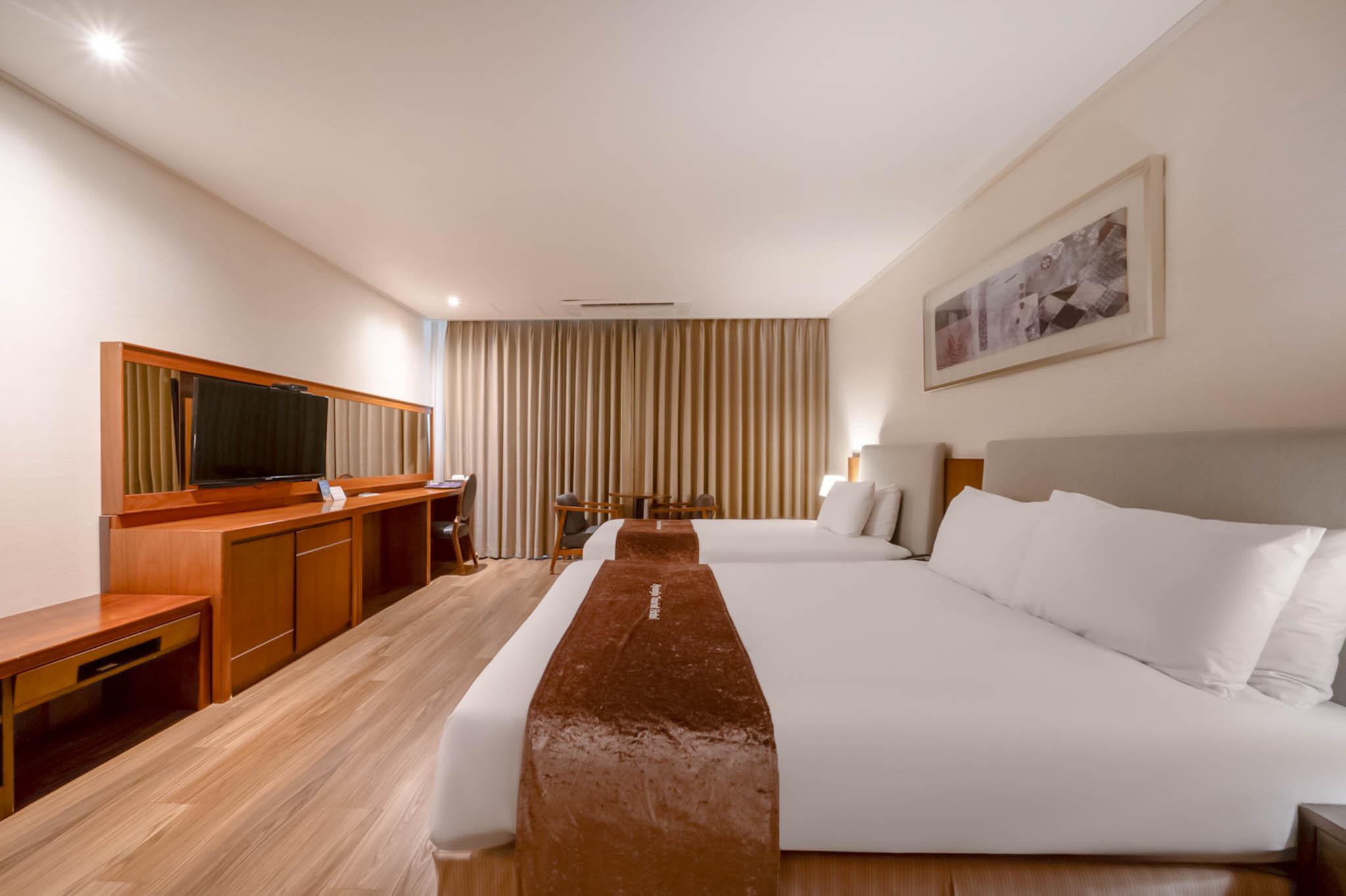 Deluxe, Twin Beds