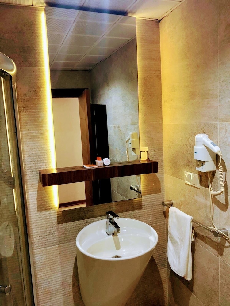 Feyzan Hotel 34/35