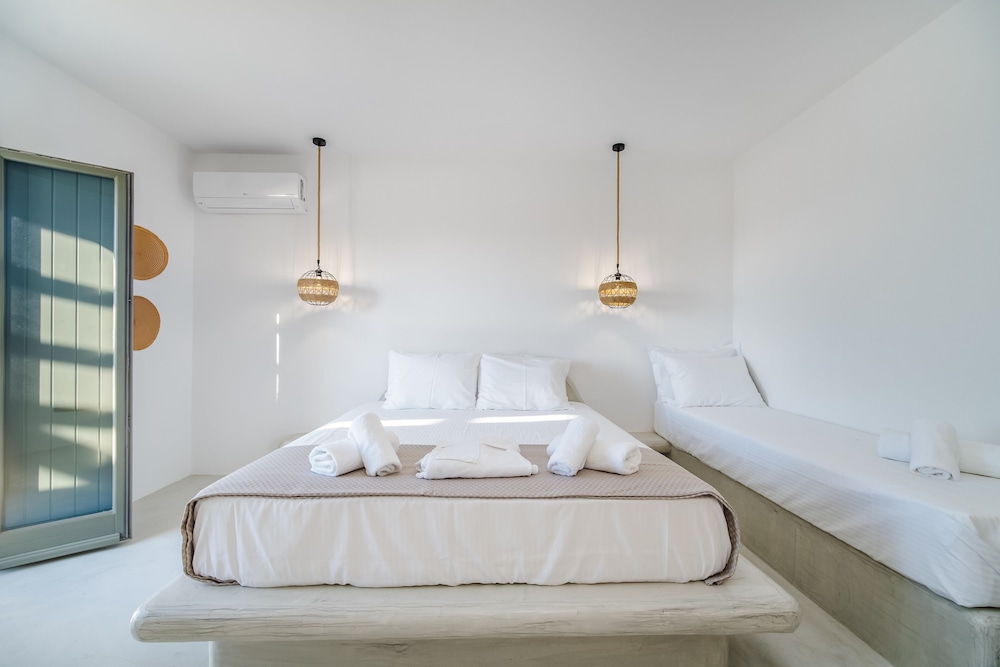Amethyst Exclusive Suites Oia 31/72