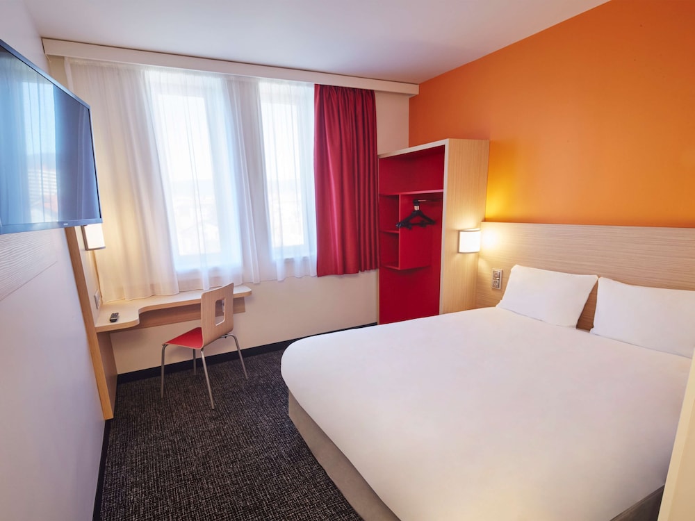 Kyriad ECO - Clermont Ferrand Estaing 14/42
