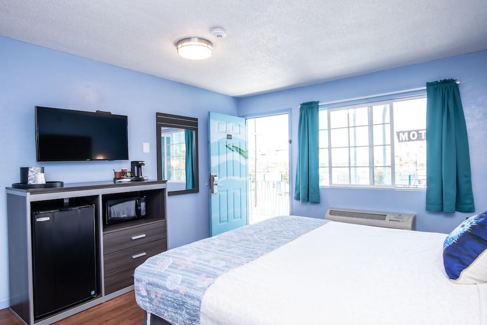 Aqua Breeze Inn 30/55