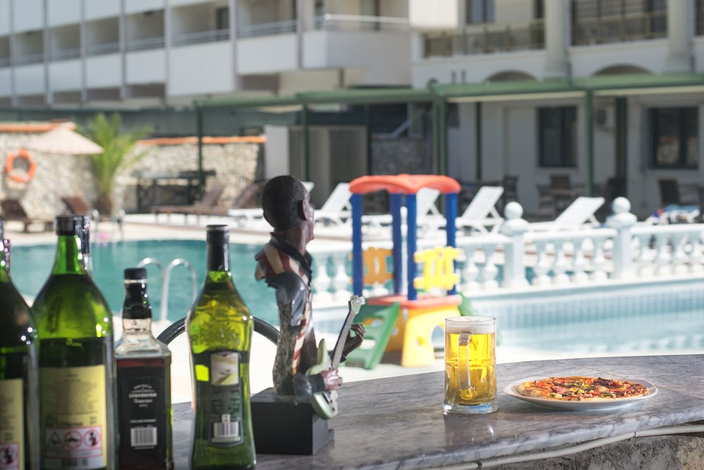 Temple Beach Hotel 35/40