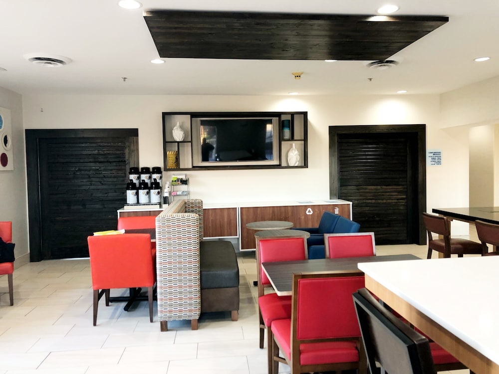 Holiday Inn Express and Suites Harrison an IHG Hotel 26/30