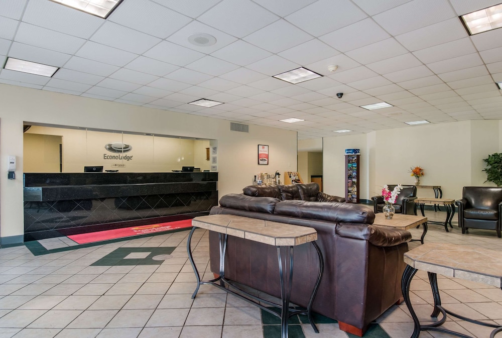 Econo Lodge Inn & Suites Chambersburg Central 7/27