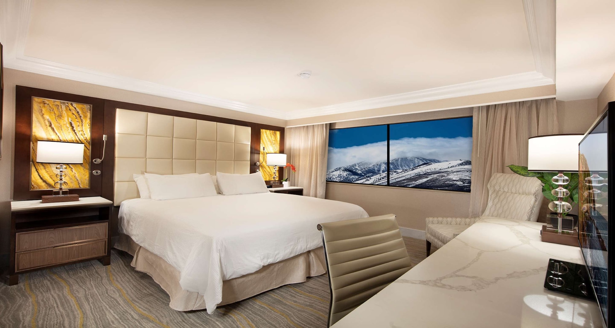 Room, King Bed, North Wing, West Wing