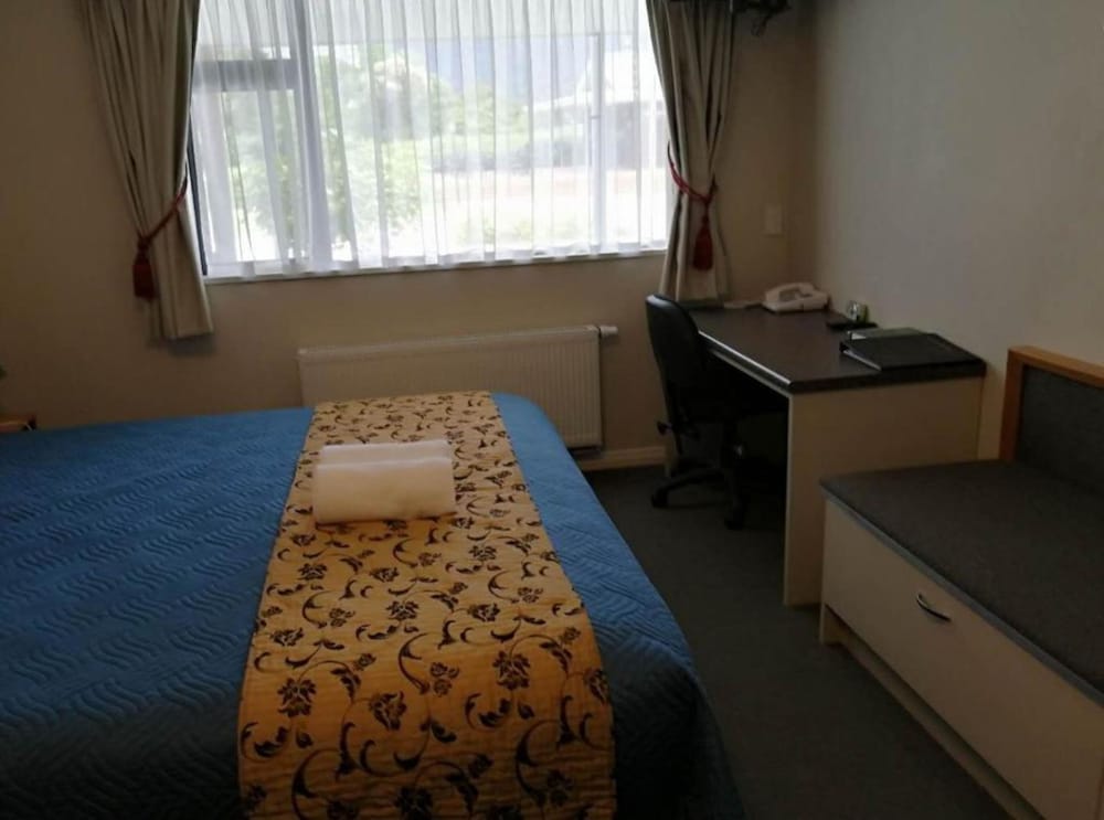 High Peaks Hotel 44/63