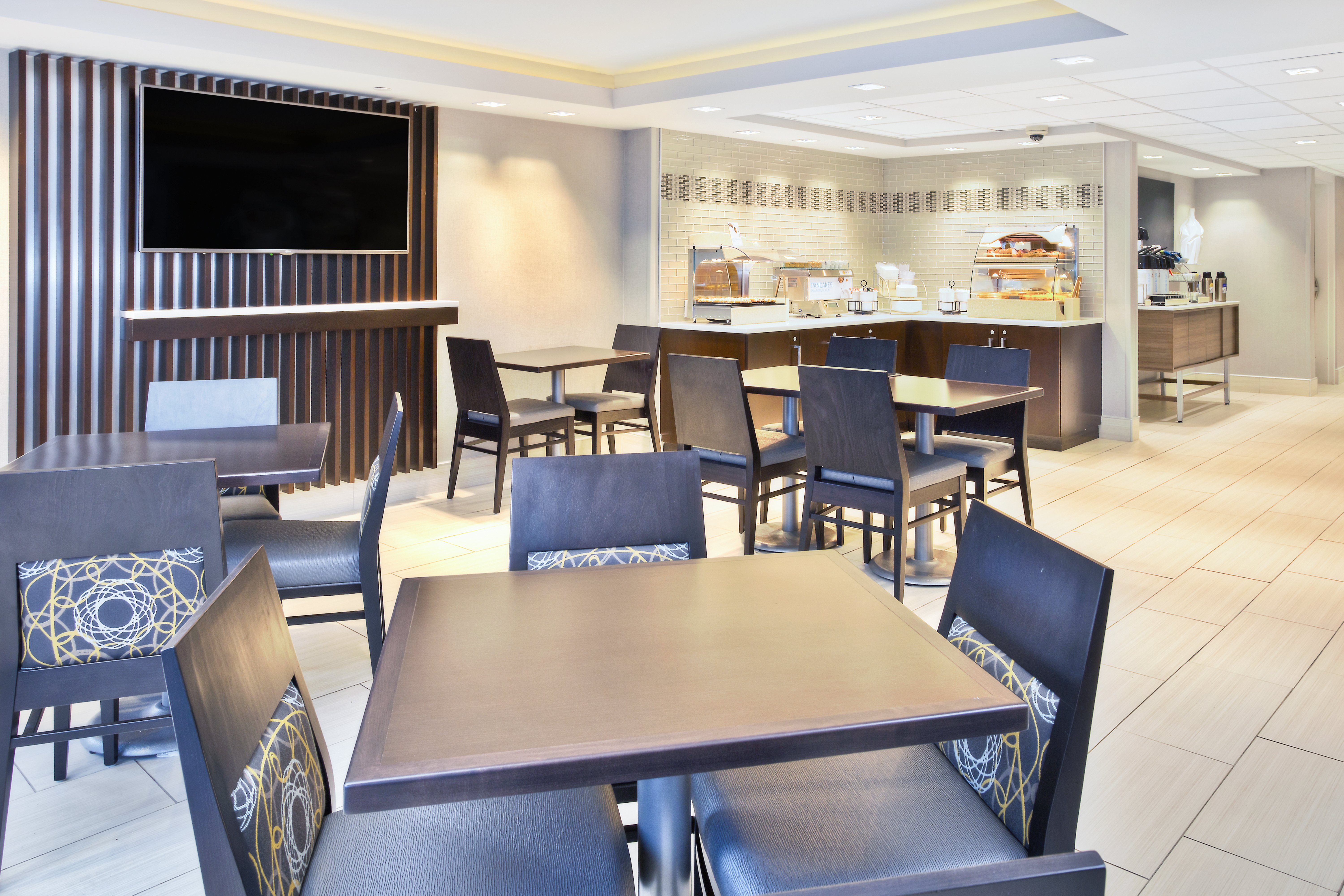 Holiday Inn Express Boston-Waltham 34/44