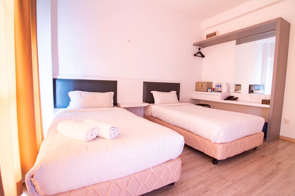 Hotel Zamburger Plaza Mahkota 30/67