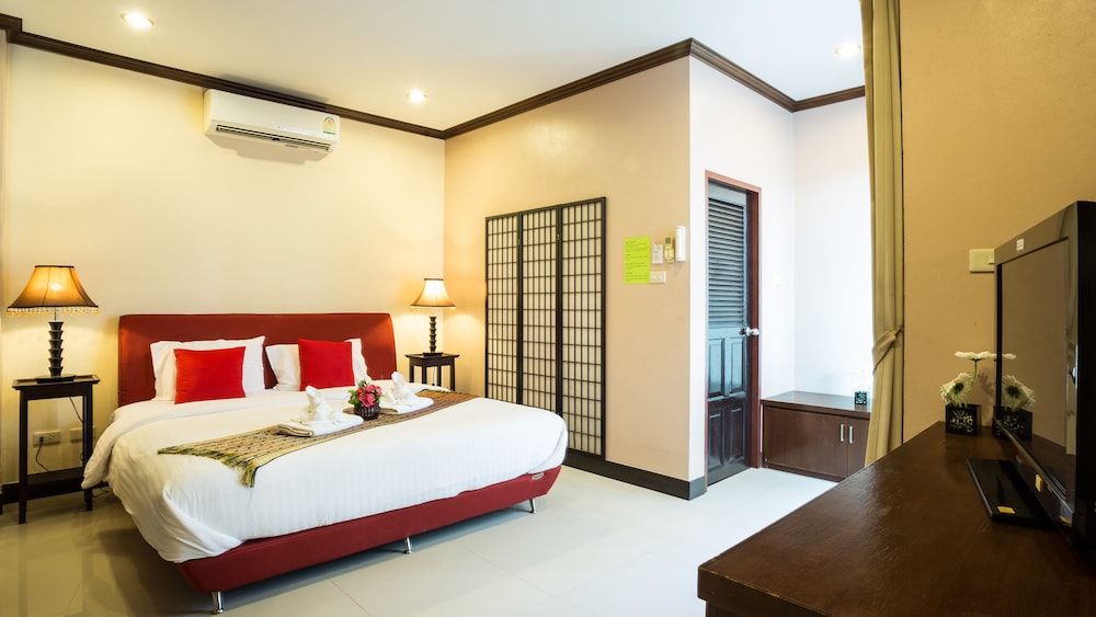 Kata Beachwalk Hotel And Bungalows 25/74