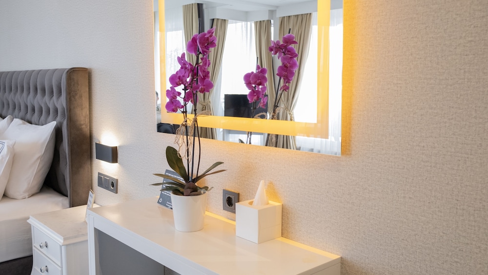 Loop Hotel Bosphorus Istanbul 50/50