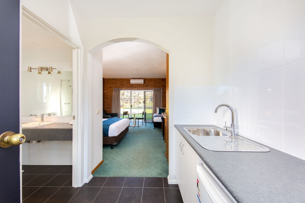 Thurgoona Country Club Resort 55/56
