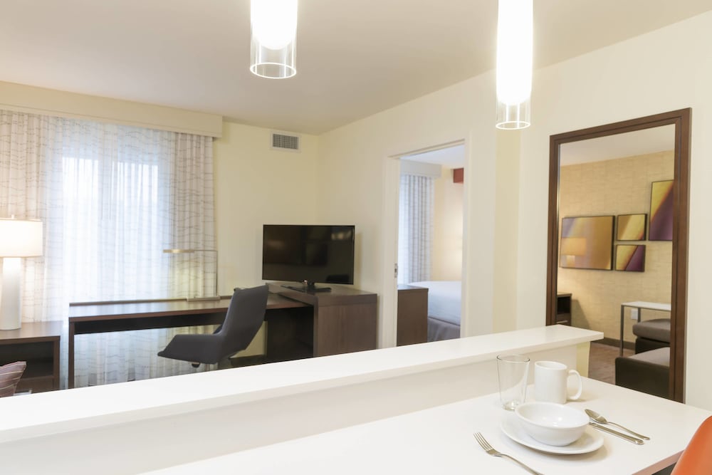 Residence Inn Milwaukee West 13/34