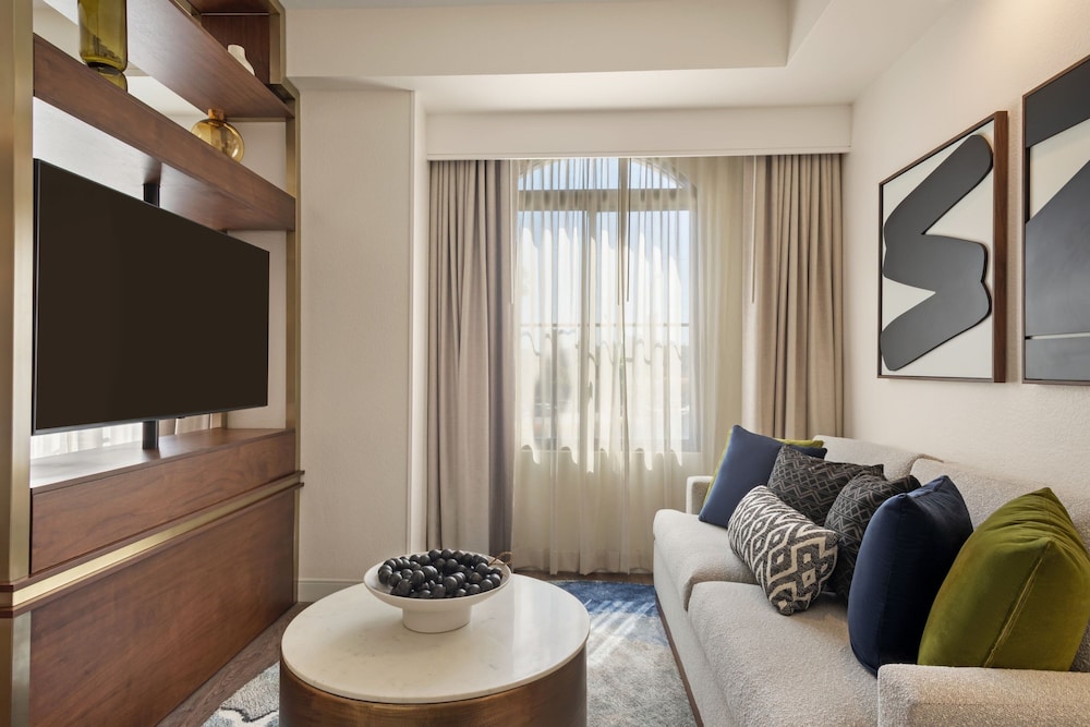 Burton House, Beverly Hills, A Tribute Portfolio Hotel 36/50