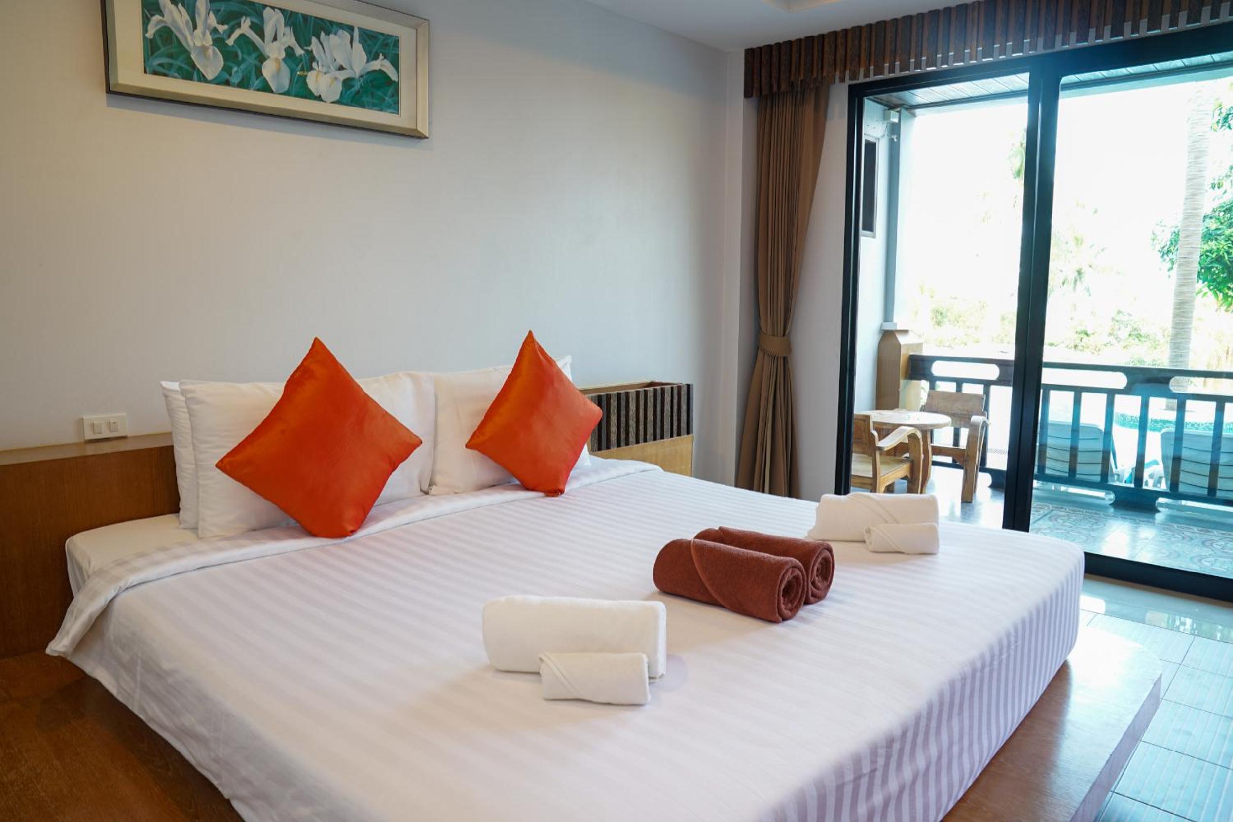 Deluxe, Double or Twin Bed, Pool Access