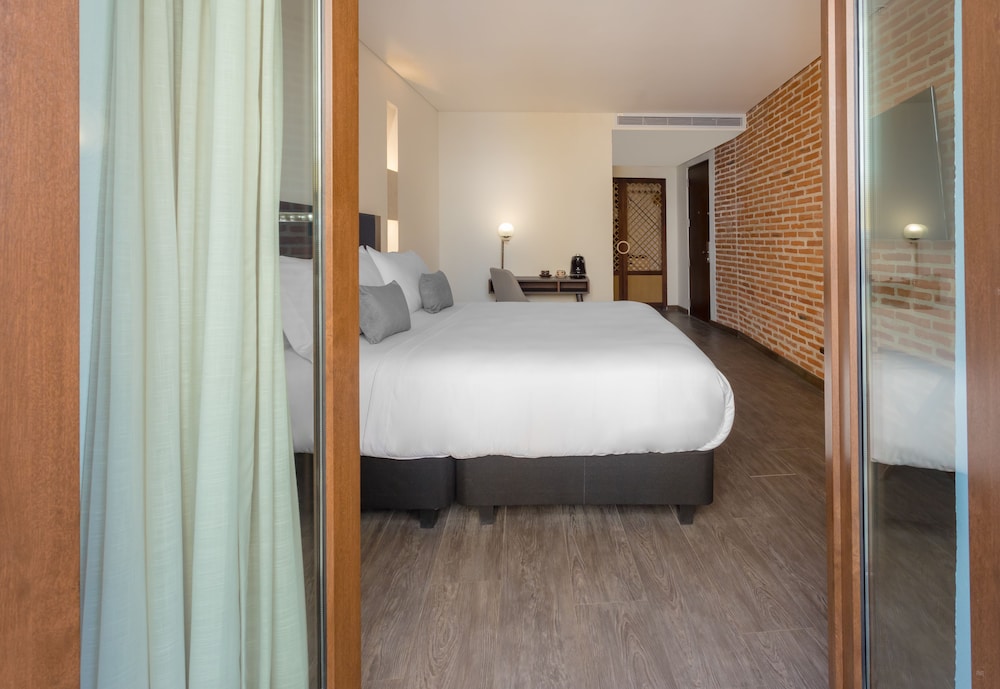 Santa Catalina Hotel 17/37