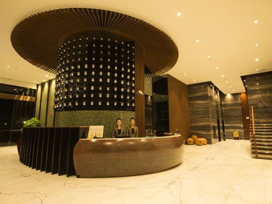 Starry Four Sea Hotel 24/70