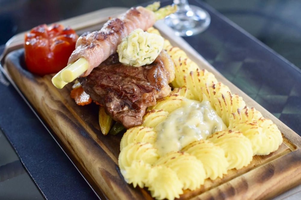 Harrys Hotel Bar & Restaurant 24/45