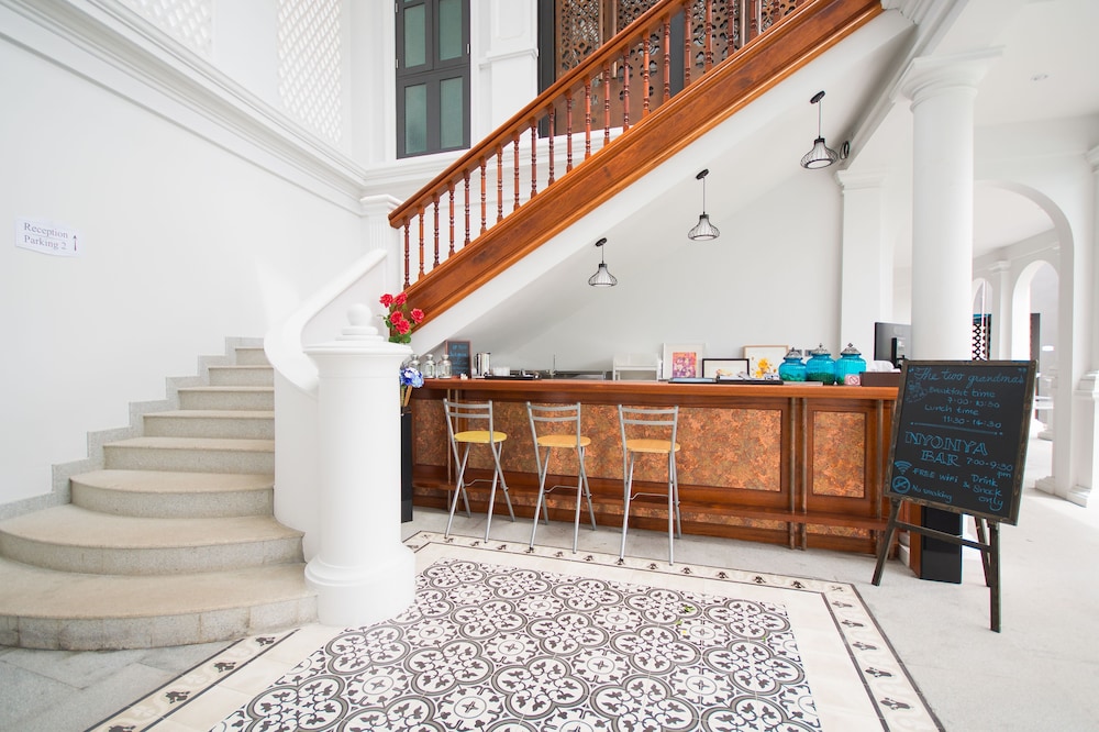 LITTLE NYONYA HOTEL 7/50