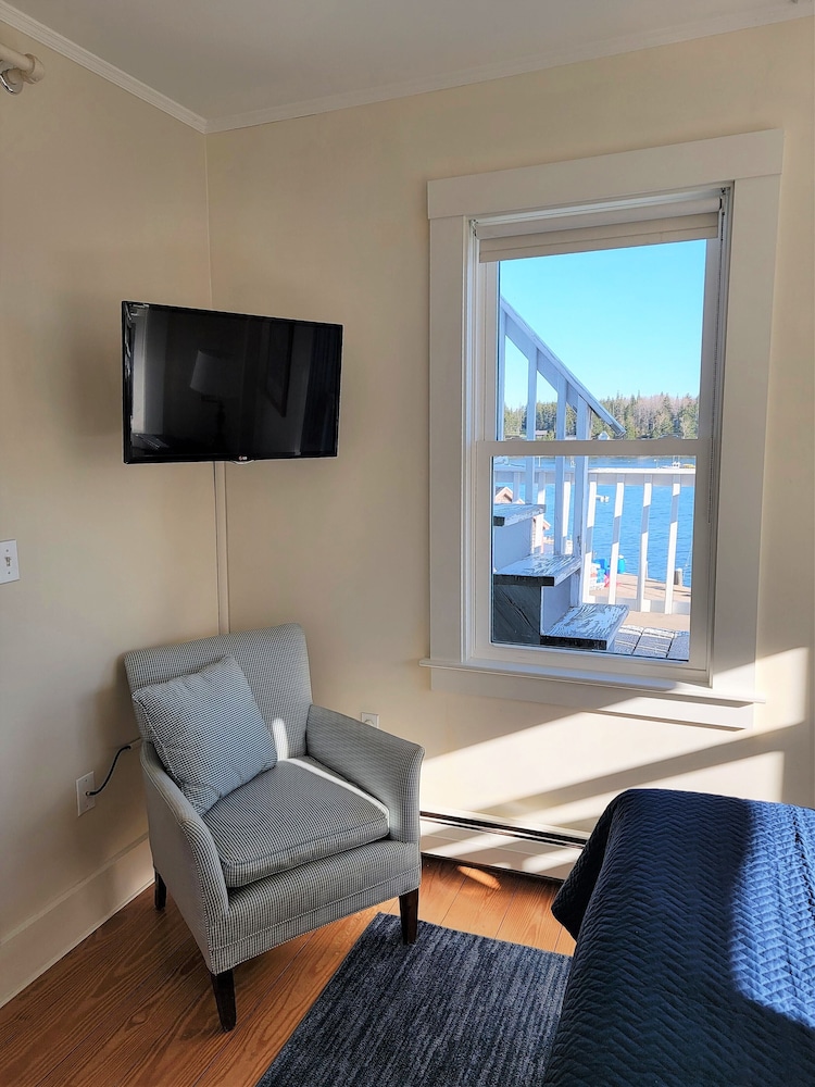 East Wind Inn 56/75